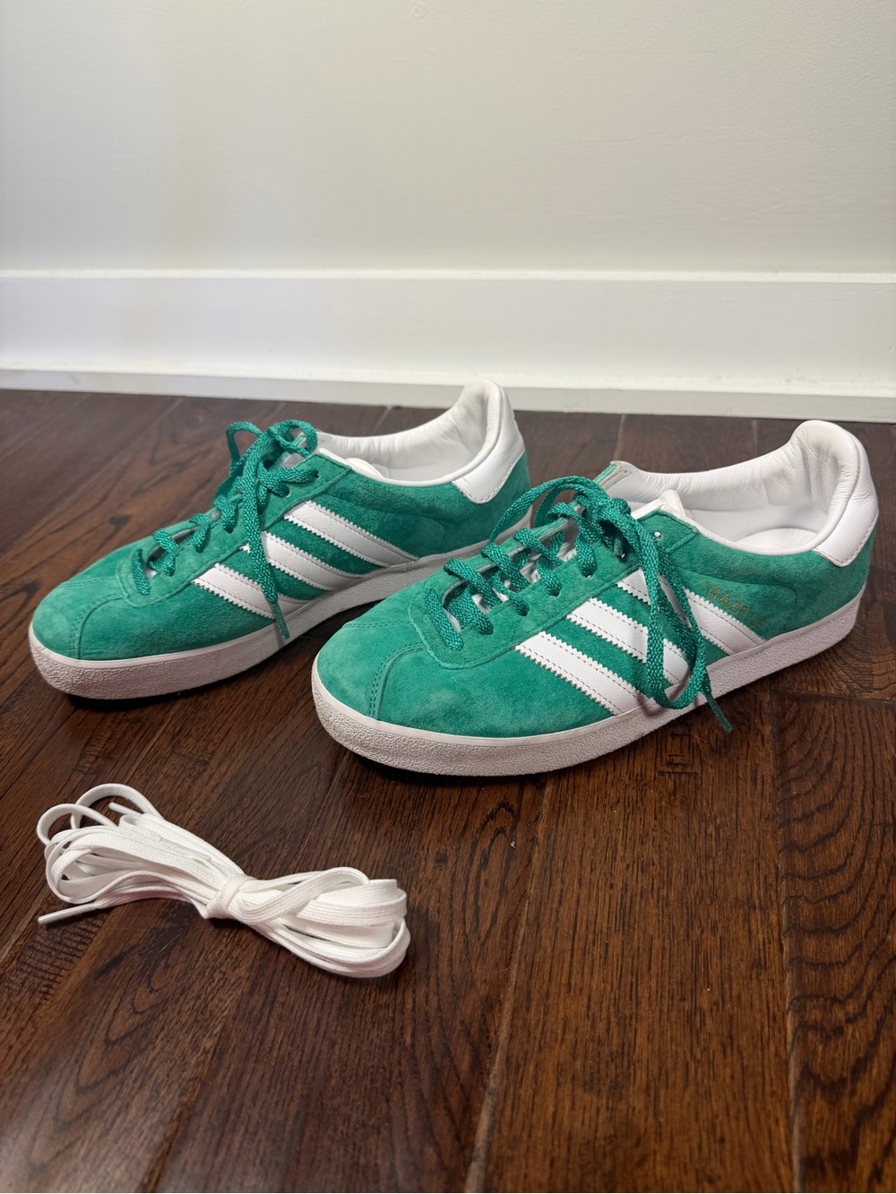 Adidas Gazelle Green Suede Sneakers White Stripes Women 8.5 Men 7.5